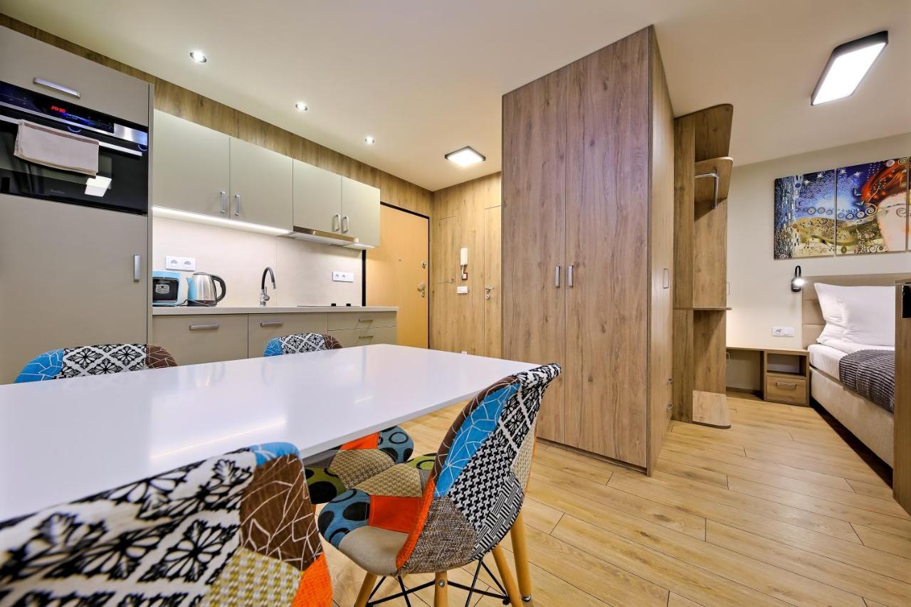 Inpoint Apartments G11 Near Old Town & Kazimierz District & Parking Option Krakow Exterior photo